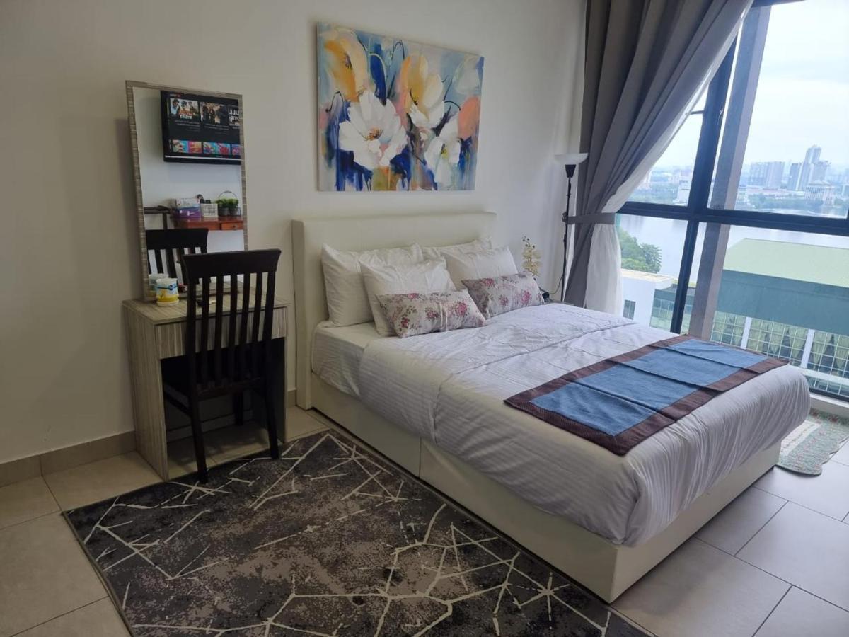 Mines Astetica Lake View Condo Seri Kembangan V1 Exterior photo
