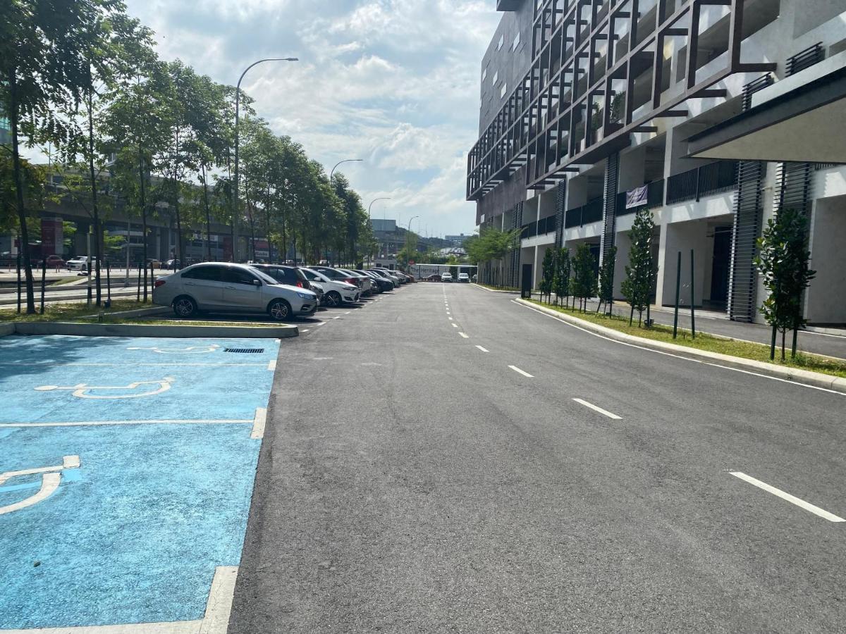 Mines Astetica Lake View Condo Seri Kembangan V1 Exterior photo