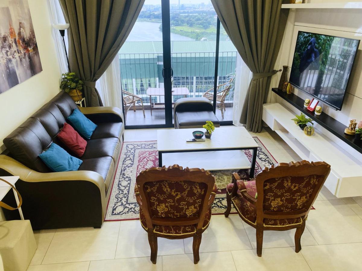 Mines Astetica Lake View Condo Seri Kembangan V1 Exterior photo
